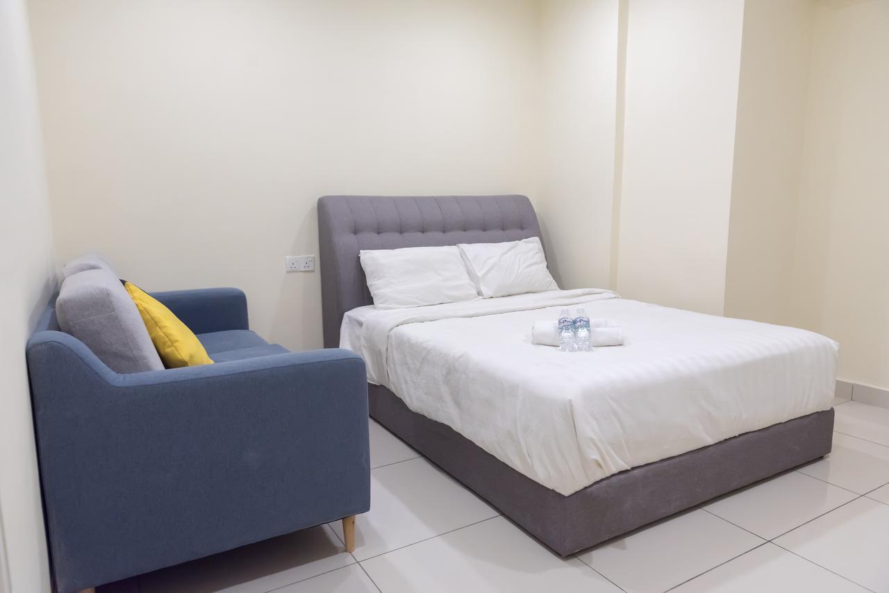 Mansion One Service Apartment Джордж Таун Екстериор снимка