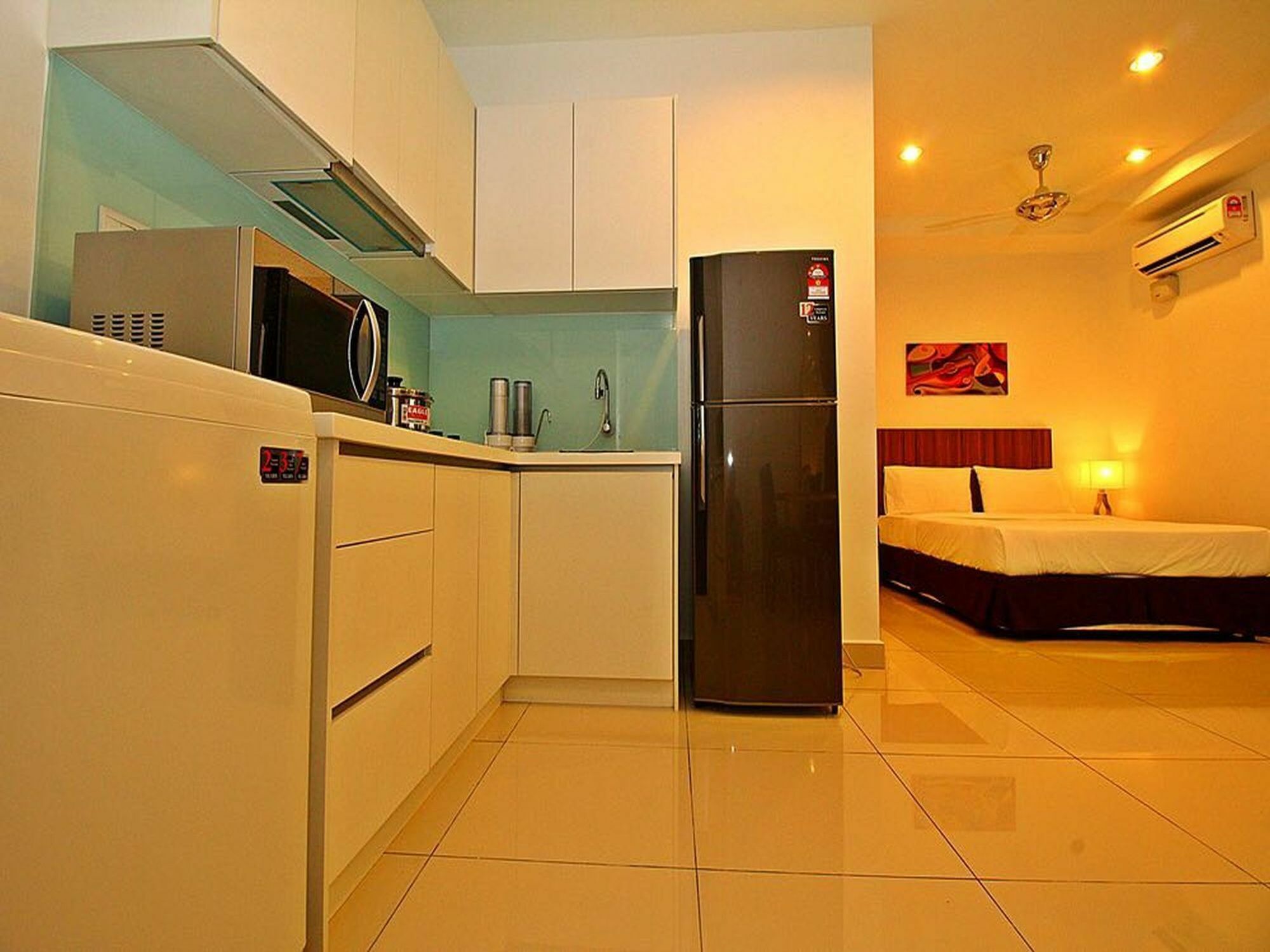 Mansion One Service Apartment Джордж Таун Екстериор снимка