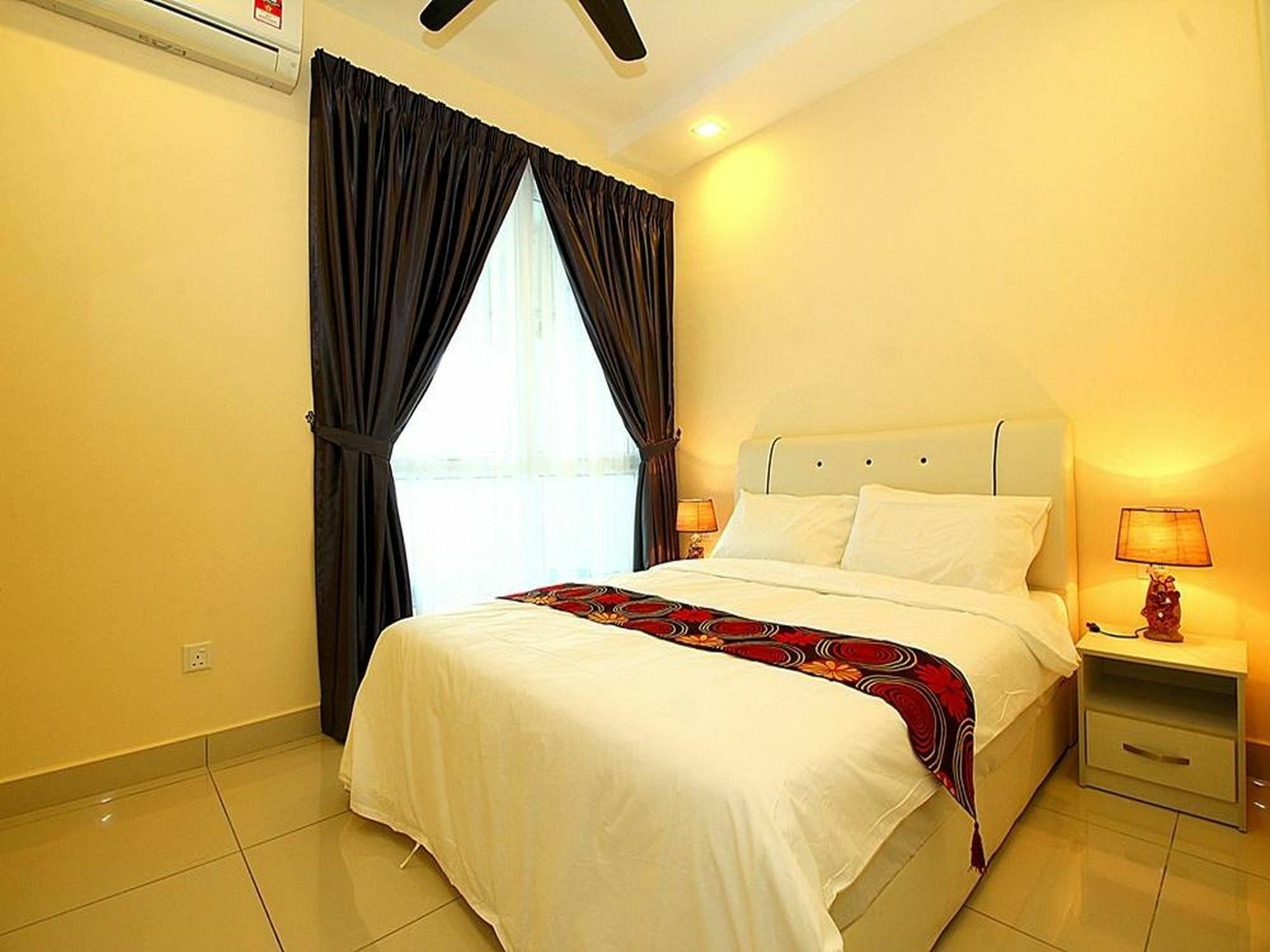 Mansion One Service Apartment Джордж Таун Екстериор снимка
