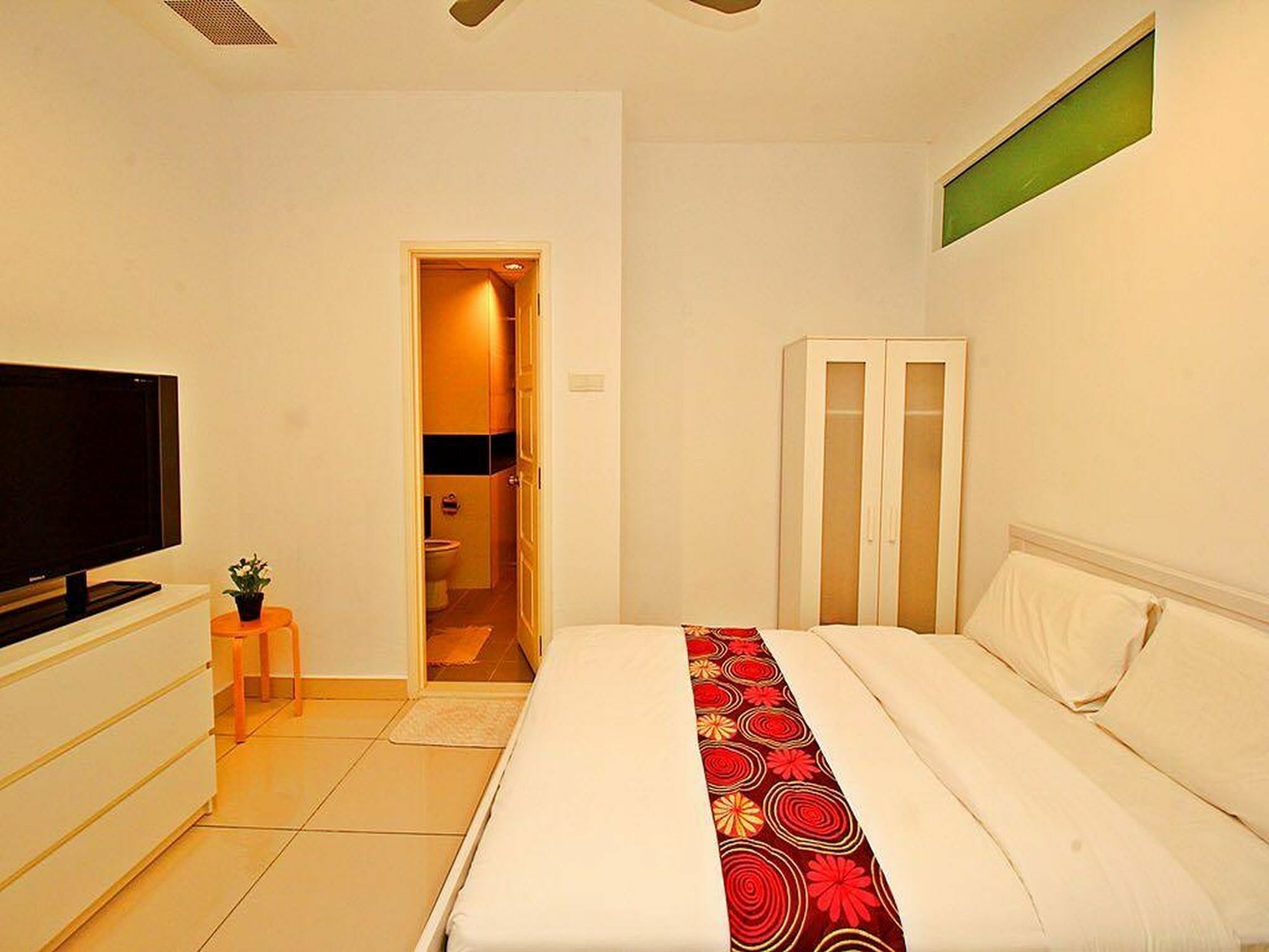 Mansion One Service Apartment Джордж Таун Екстериор снимка