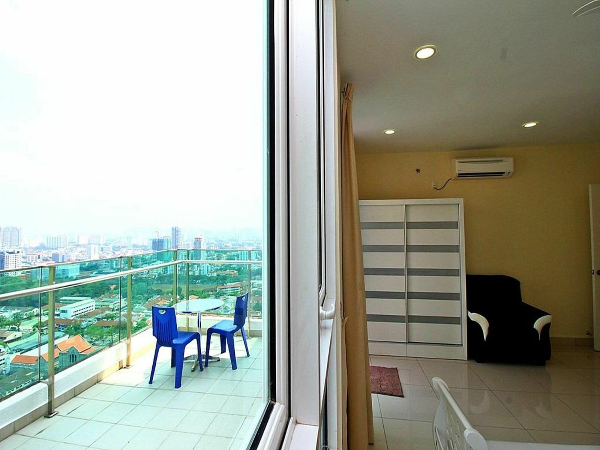 Mansion One Service Apartment Джордж Таун Екстериор снимка