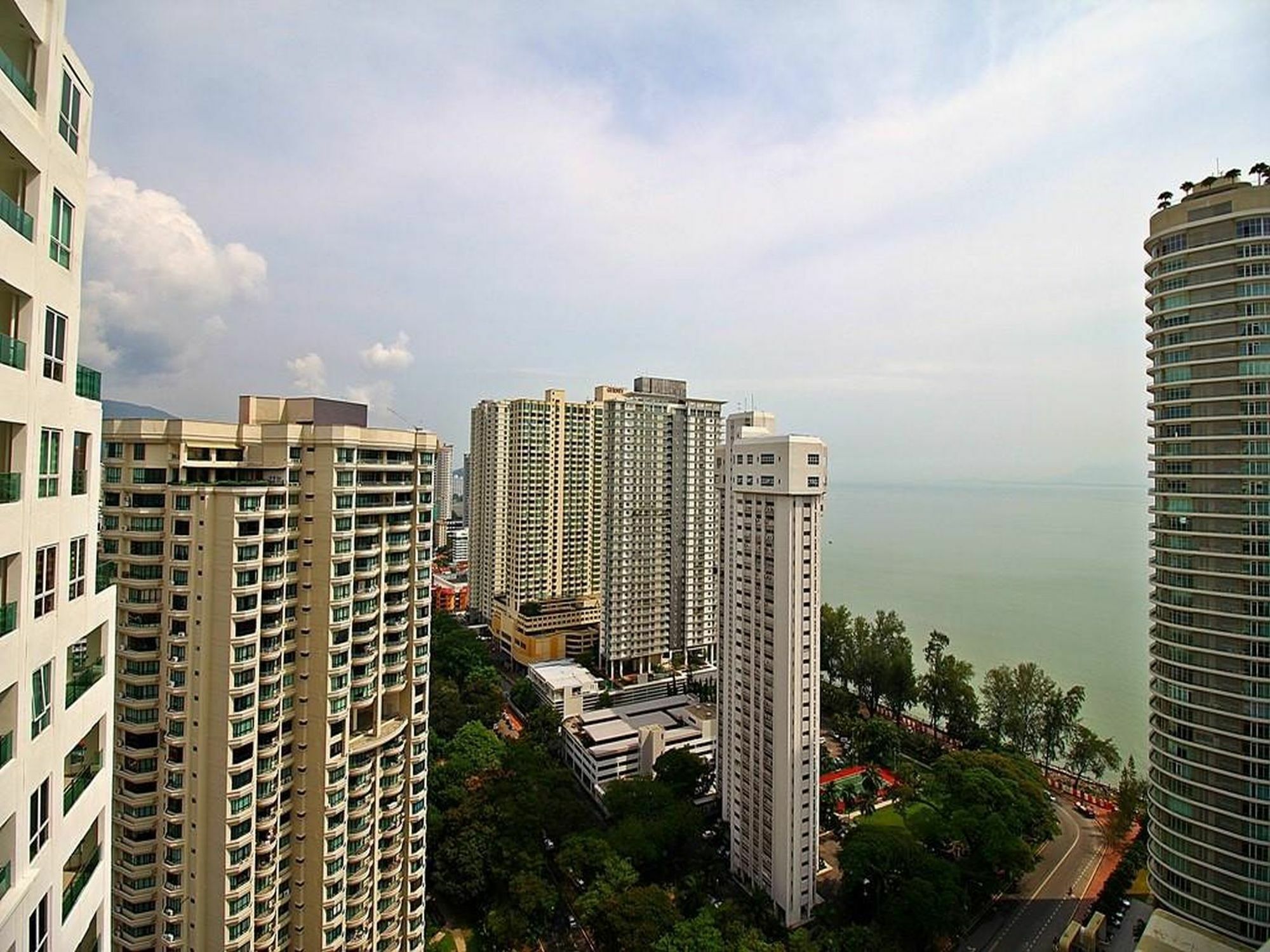 Mansion One Service Apartment Джордж Таун Екстериор снимка