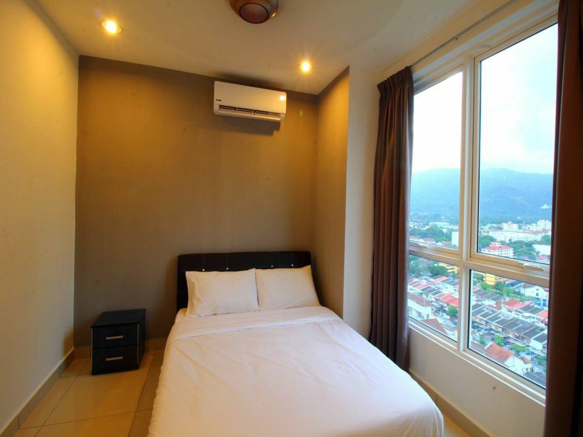 Mansion One Service Apartment Джордж Таун Екстериор снимка