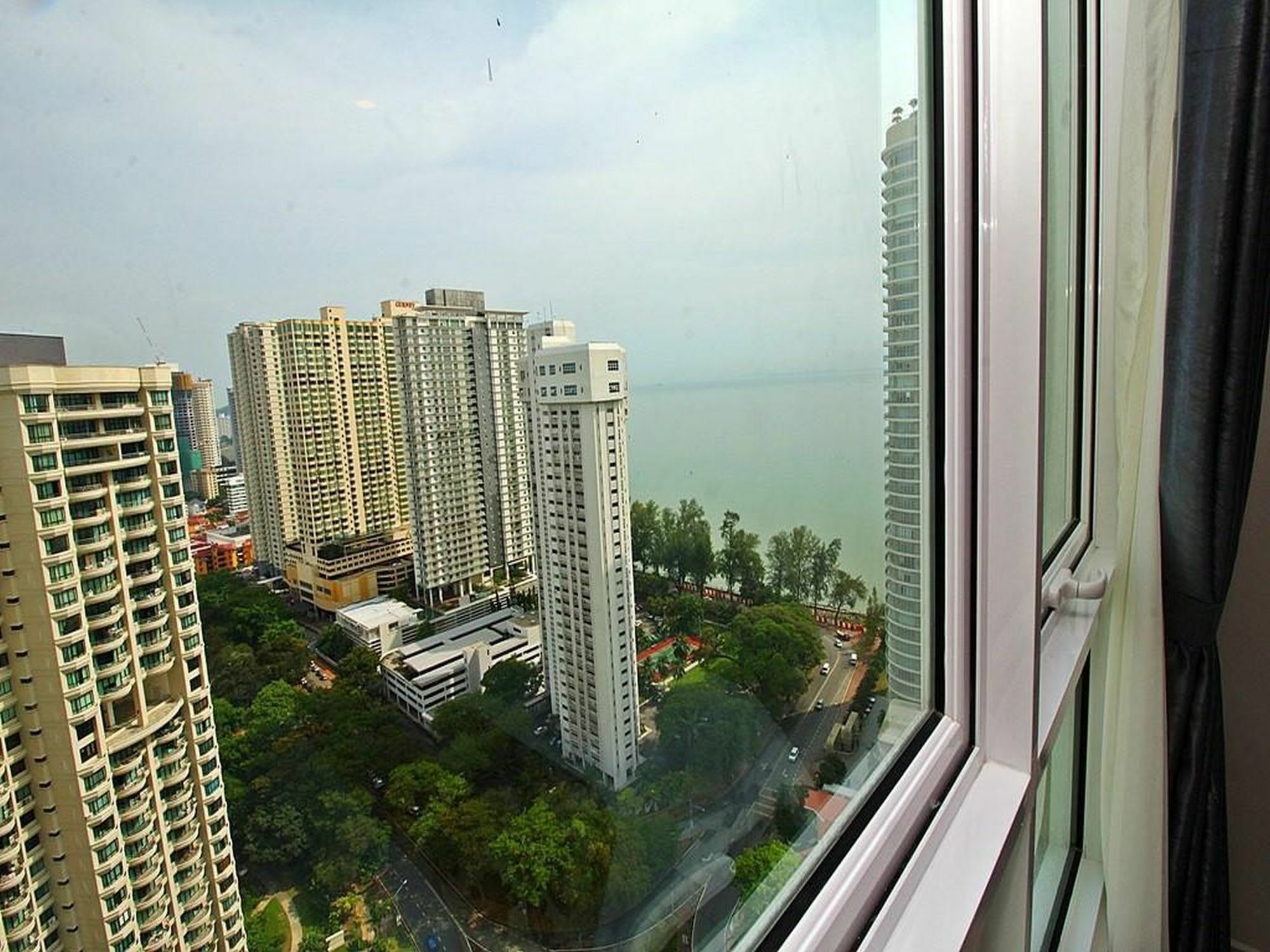 Mansion One Service Apartment Джордж Таун Екстериор снимка