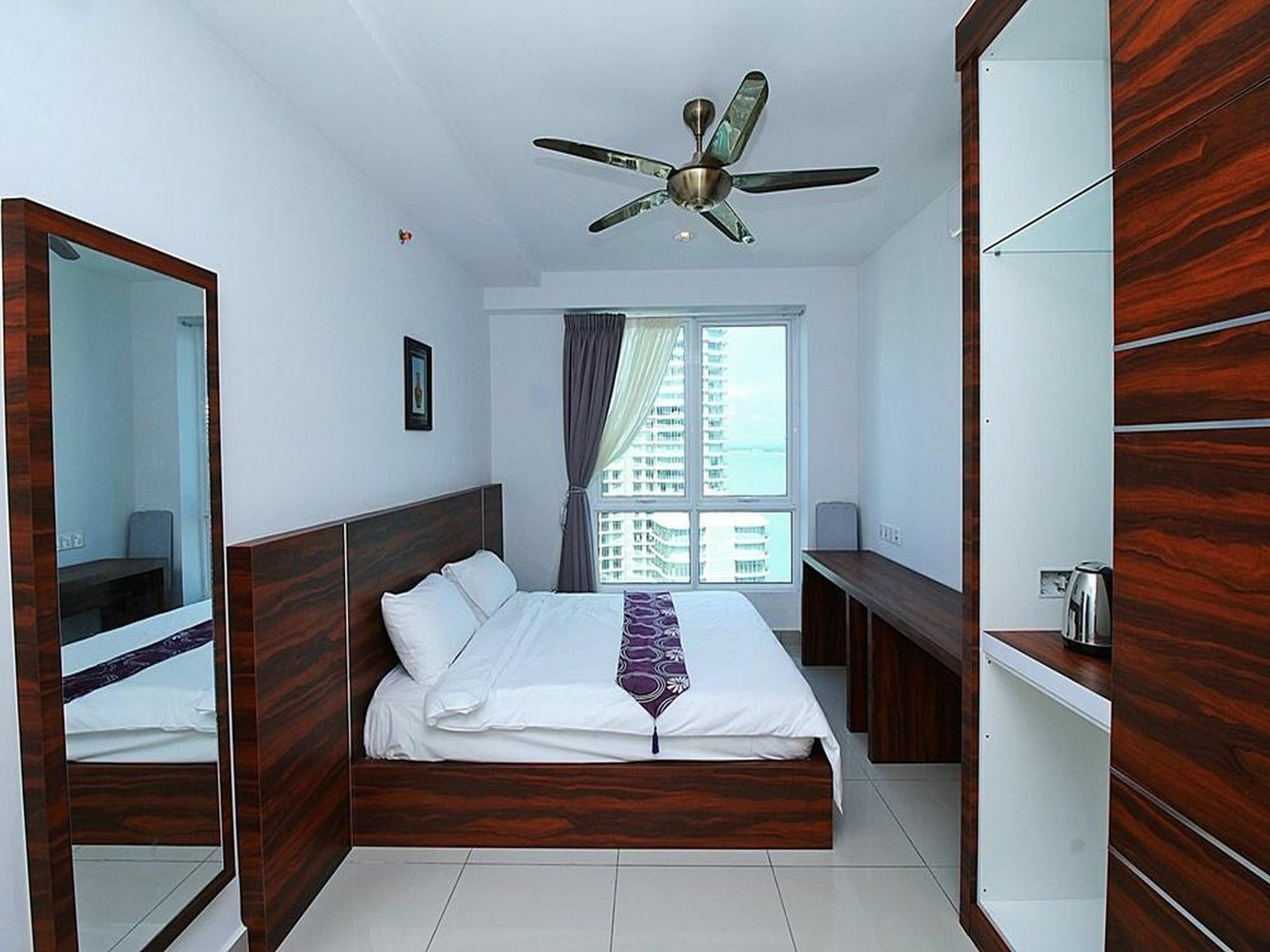 Mansion One Service Apartment Джордж Таун Екстериор снимка