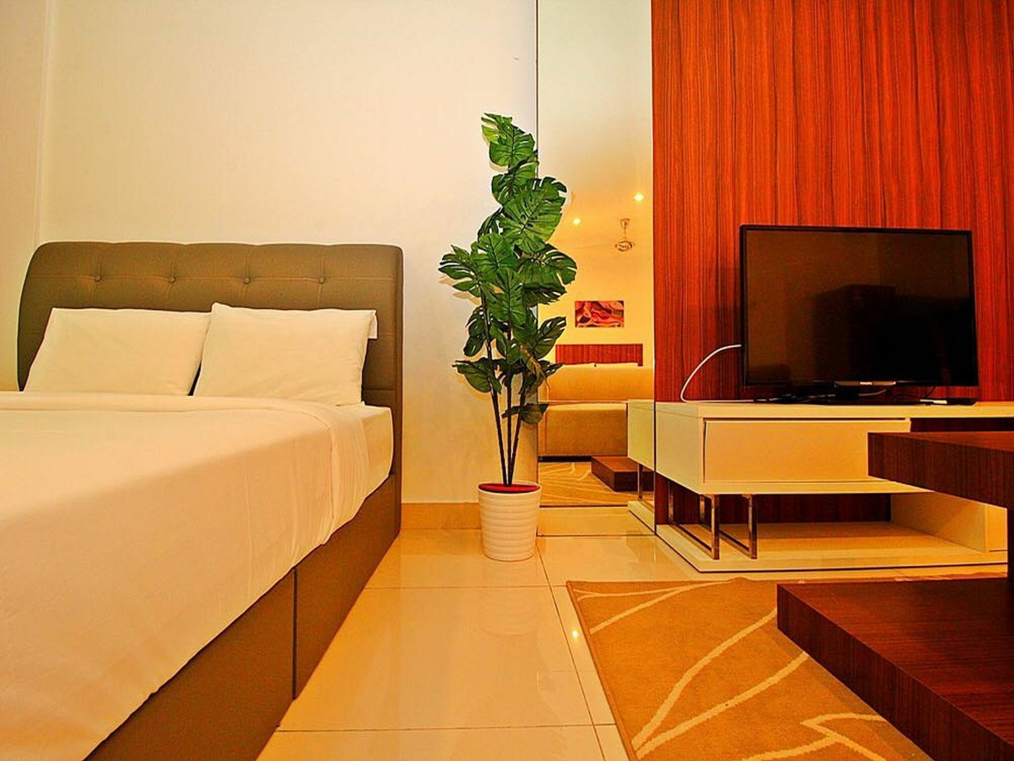 Mansion One Service Apartment Джордж Таун Екстериор снимка